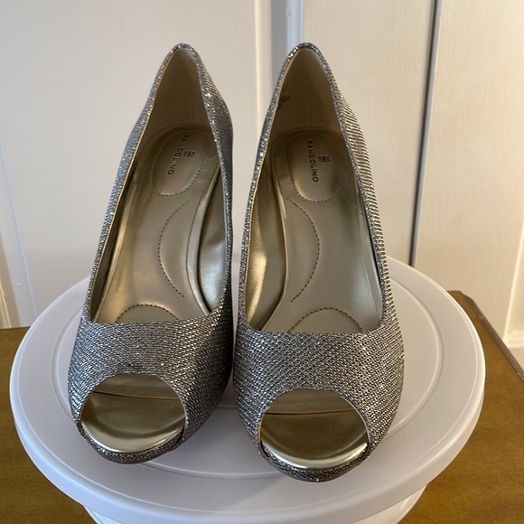 ⚜️Sparkly Bandalino Peep Toe Dress Pumps Size 9M ⚜️ - Picture 2 of 9